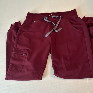 Figs Women’s Maroon Technical Collection Jogger Scrub bottoms, size Small